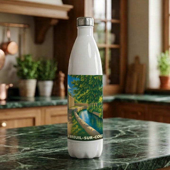 Gourde souvenir de la ville de Le Breuil-sur-Couze ornée d'une illustration stylisée d'un cours d'eau bordé d'arbres.