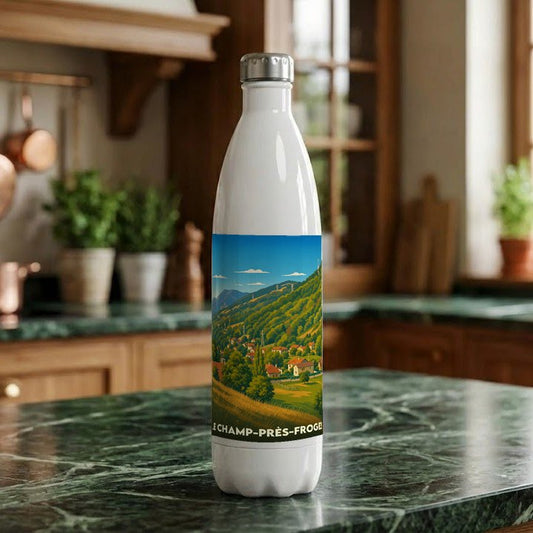 Gourde blanche souvenir de Le Champ-près-Froges arborant une illustration paysagère stylisée.