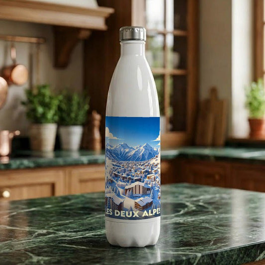Gourde souvenir de la ville des Deux Alpes ornée d'une illustration hivernale stylisée.