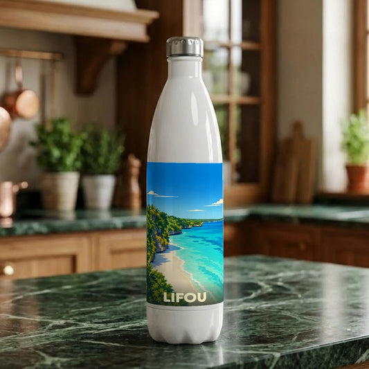 Gourde blanche souvenir de Lifou avec une illustration stylisée de sa côte paradisiaque.