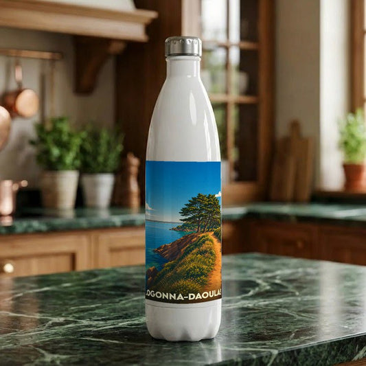 Gourde blanche souvenir de Logonna-Daoulas illustrée par un paysage côtier ensoleillé.