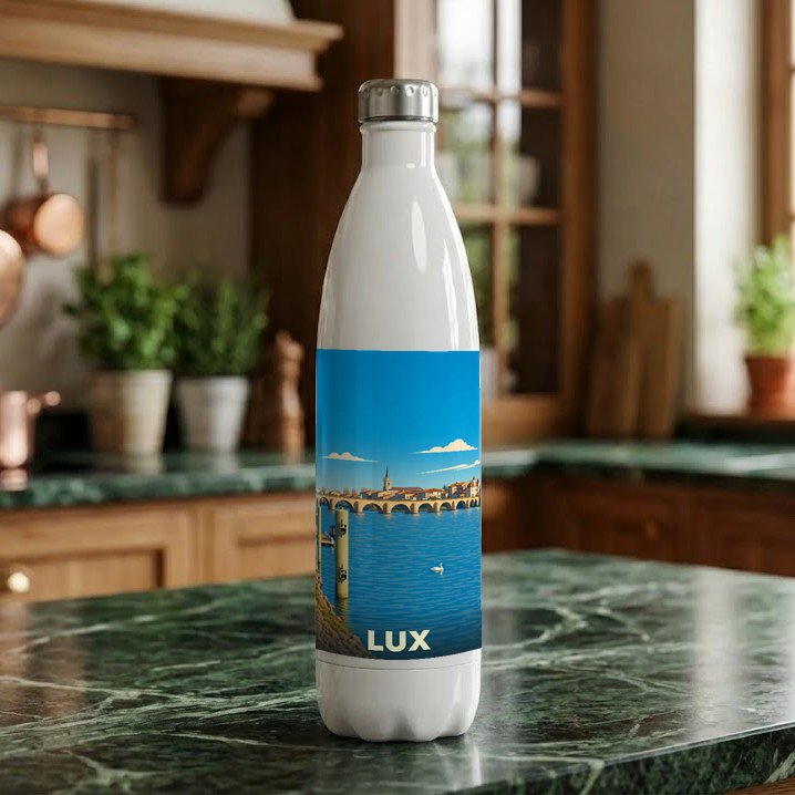 Gourde souvenir de la ville de Lux avec une illustration stylisée d'un pont au-dessus de l'eau.