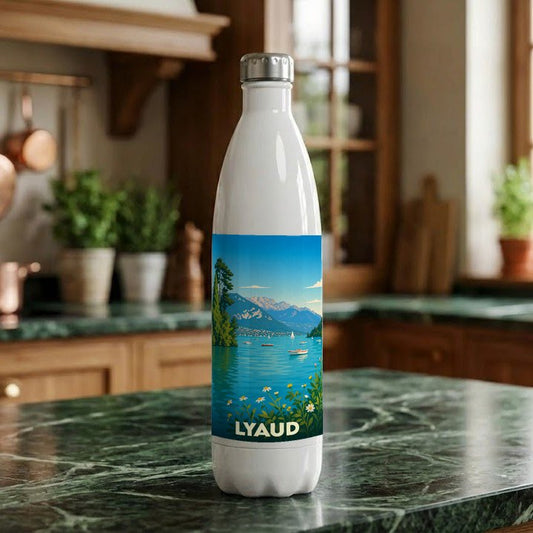 Gourde souvenir de la ville de Lyaud avec une illustration stylisée de lac et de montagnes.
