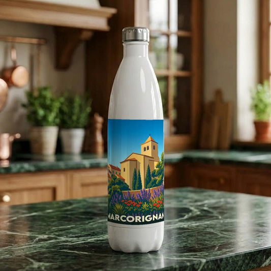 Gourde blanche souvenir de la ville de Marcorignan avec une illustration stylisée d'un paysage provençal.