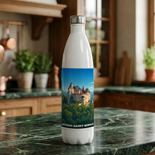 Gourde souvenir de Menthon-Saint-Bernard illustrée d'une vue stylisée du château sur fond de montagnes.