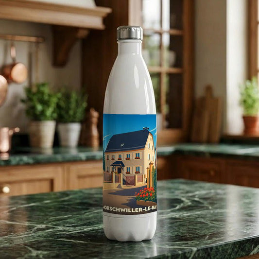 Gourde blanche souvenir de Morschwiller-le-Bas illustrée d'une scène de village stylisée.