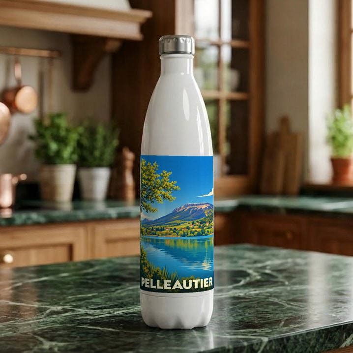 Gourde souvenir de la ville de Pelleautier avec une illustration stylisée d'un lac et de montagnes.