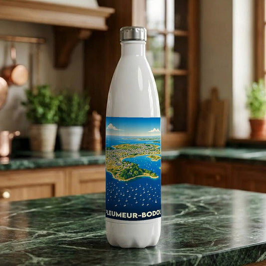 Gourde blanche souvenir de la ville de Pleumeur-Bodou avec une illustration stylisée de la côte bretonne.