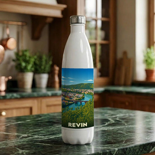 Gourde souvenir de la ville de Revin avec une illustration stylisée d'un paysage de rivière.