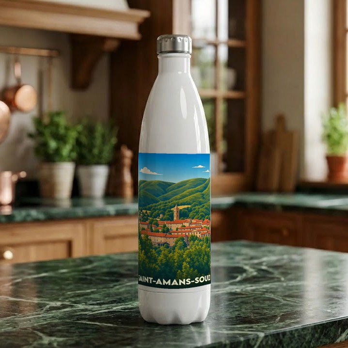 Gourde blanche en métal souvenir de la ville de Saint-Amans-Soult avec une illustration colorée de ses paysages et de son village.