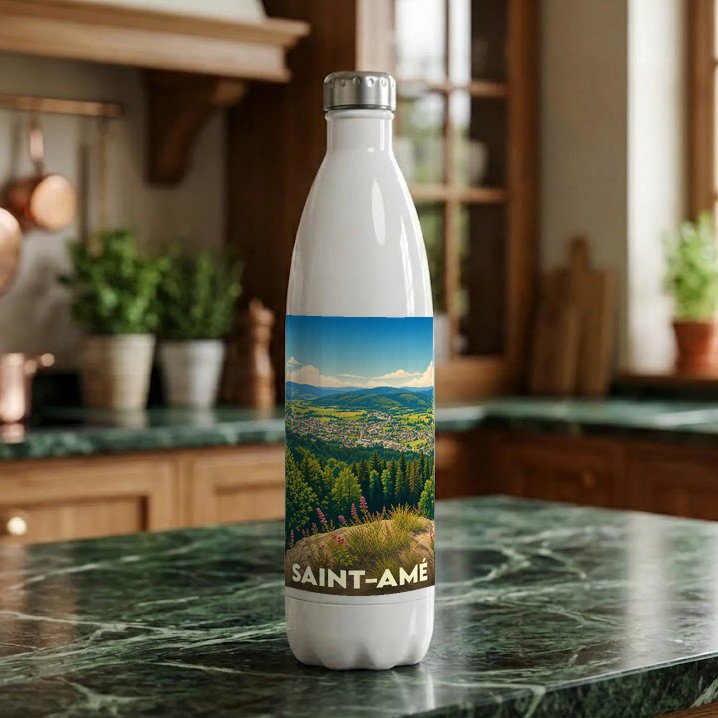 Gourde souvenir de la ville de Saint-Amé avec une illustration de paysage panoramique.
