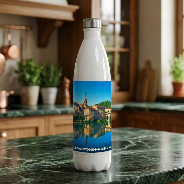 Gourde souvenir de la ville de Saint-Antonin-Noble-Val ornée d'une illustration stylisée du village se reflétant dans l'eau.