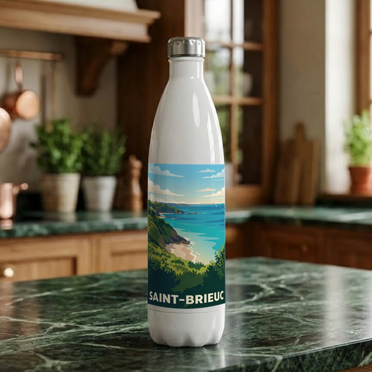 Gourde souvenir de la ville de Saint-Brieuc avec une illustration stylisée de son paysage côtier.