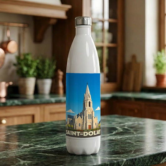 Gourde blanche souvenir de la ville de Saint-Dolay avec une illustration stylisée de son église.