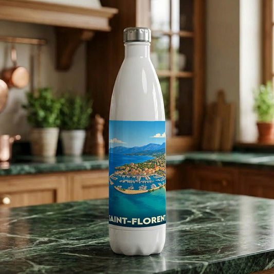 Gourde blanche souvenir de la ville de Saint-Florent avec une illustration stylisée de son port.