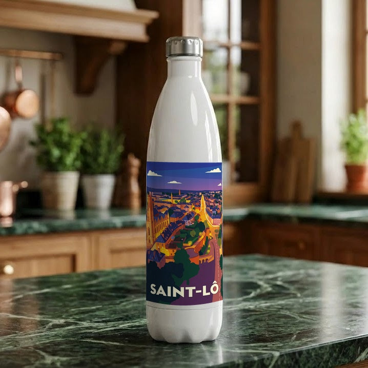 Gourde souvenir de la ville de Saint-Lô avec une illustration stylisée.