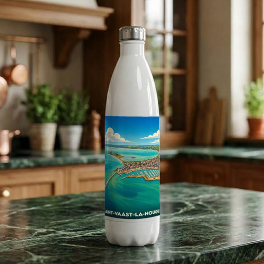 Gourde souvenir blanche illustrée d'une vue aérienne stylisée de Saint-Vaast-la-Hougue.