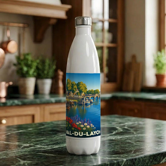 Gourde blanche souvenir de Val-du-Layon ornée d'une illustration colorée et stylisée des bords du Layon.