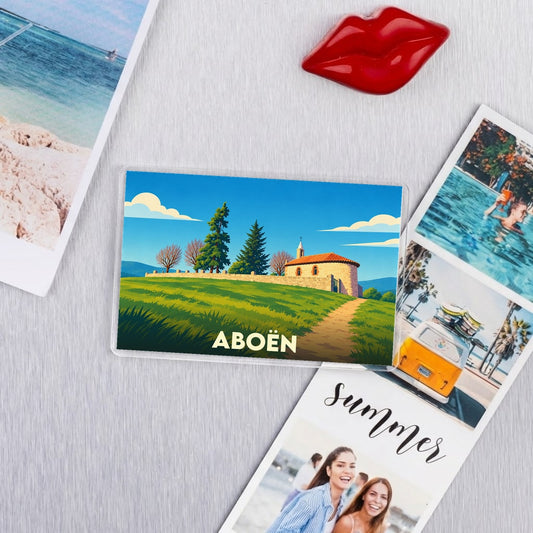 Magnet souvenir de la ville d'Aboën avec une illustration de paysage champêtre stylisée.