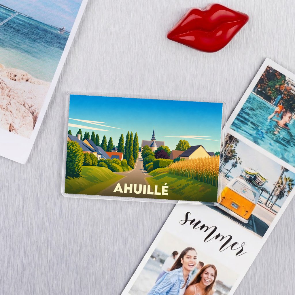 Magnet souvenir de la ville de Ahuillé avec une illustration paysagère stylisée.