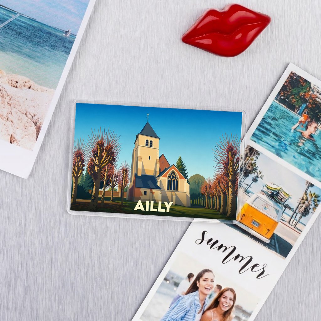 Magnet souvenir de la ville d'Ailly avec une illustration stylisée de son église.