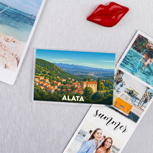 Magnet souvenir de la ville d'Alata avec une illustration stylisée de son paysage montagneux.
