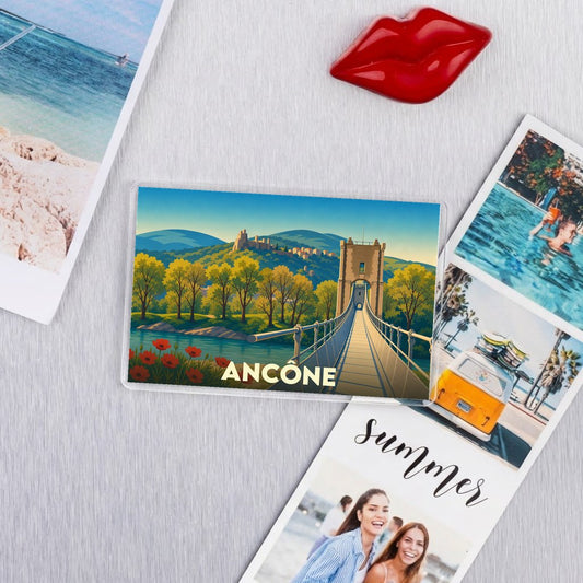 Magnet souvenir de la ville d'Ancône illustrant son pont suspendu et ses collines dans un style rétro.