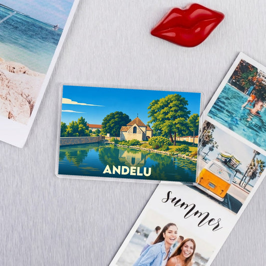 Magnet souvenir de la ville d'Andelu avec une illustration stylisée d'une église au bord de l'eau.