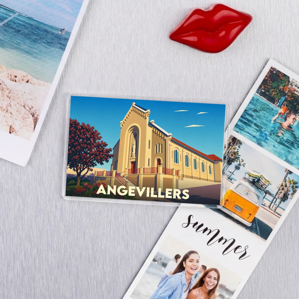 Magnet souvenir de la ville de Angevillers avec une illustration stylisée de son église.