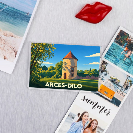 Magnet souvenir de la ville de Arces-Dilo avec une illustration stylisée d'un monument historique.