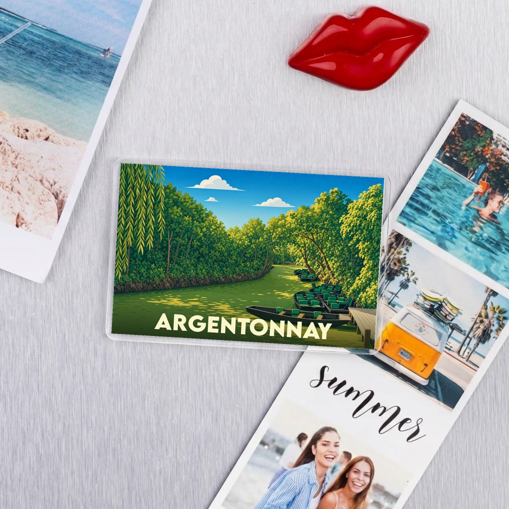 Magnet souvenir de la ville de Argentonnay avec une illustration stylisée d'une rivière bordée de verdure.