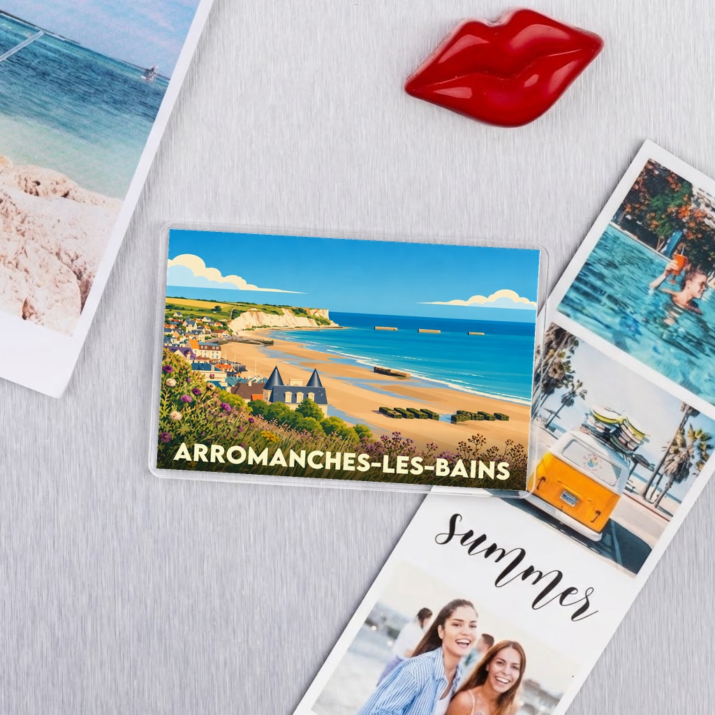 Magnet souvenir de la ville d'Arromanches-les-Bains avec une illustration stylisée de sa plage et de ses falaises.
