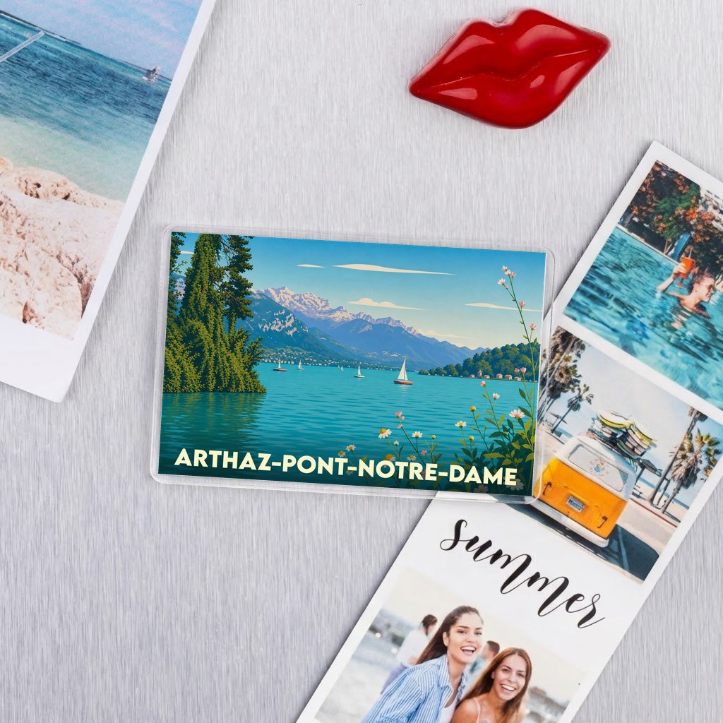Magnet souvenir de la ville d'Arthaz-Pont-Notre-Dame avec une illustration stylisée d'un lac et de montagnes.