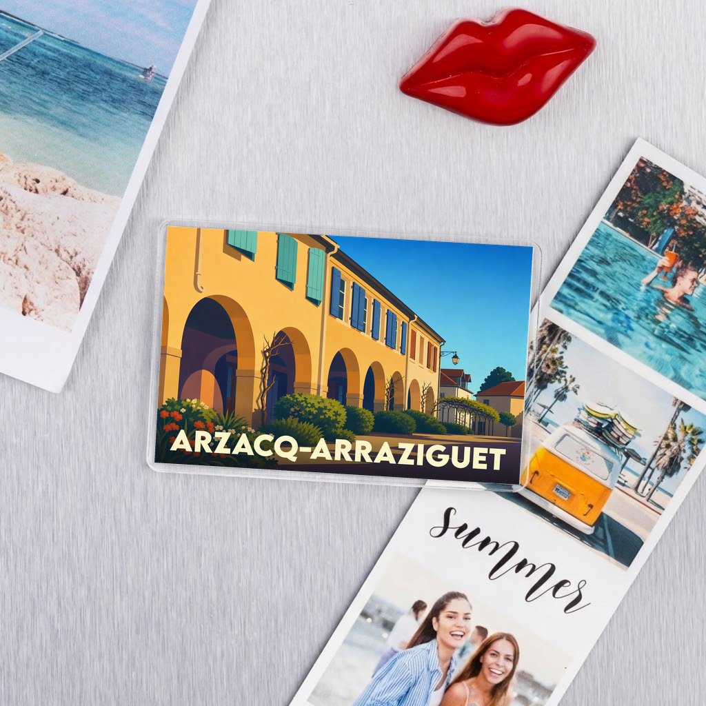Magnet souvenir de la ville d'Arzacq-Arraziguet illustré d'un bâtiment à arcades sous un ciel bleu.