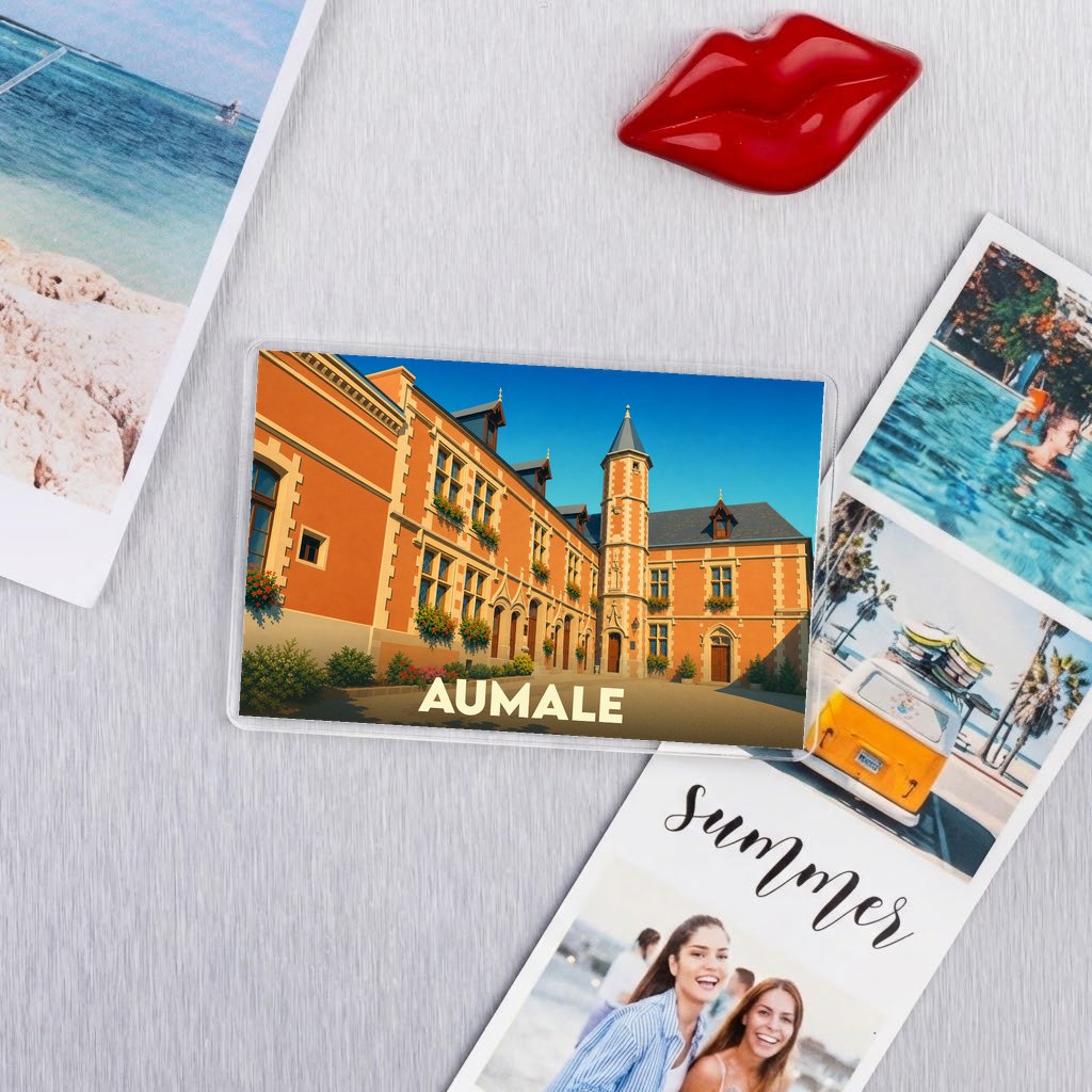 Magnet souvenir de la ville d'Aumale avec une illustration stylisée de son architecture.