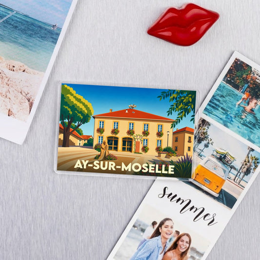 Magnet souvenir de la ville de Ay-sur-Moselle avec une illustration stylisée de sa mairie.