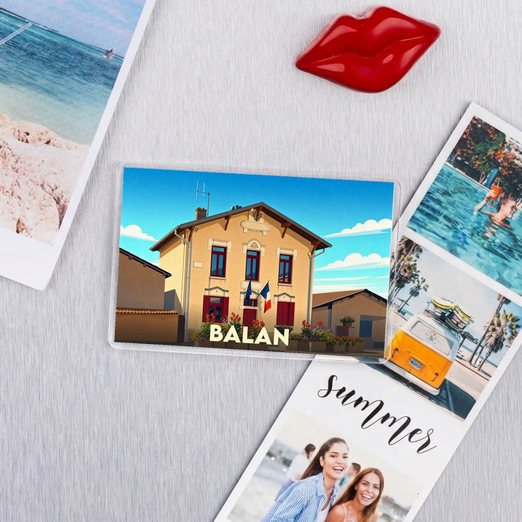 Magnet souvenir de la ville de Balan avec une illustration stylisée de sa mairie.