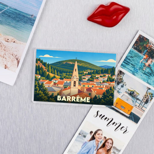 Magnet souvenir de la ville de Barrême avec une illustration stylisée de ses toits rouges et de son clocher.