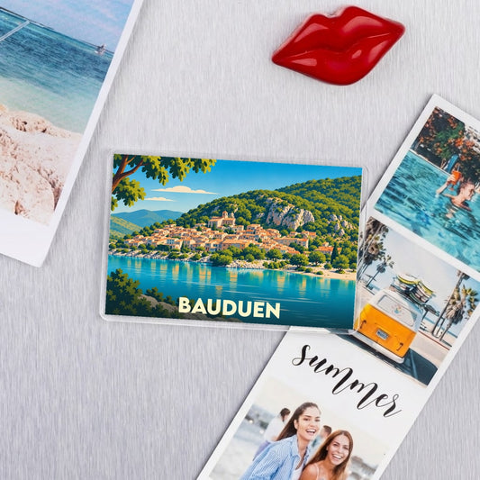 Magnet souvenir de la ville de Bauduen avec une illustration stylisée.