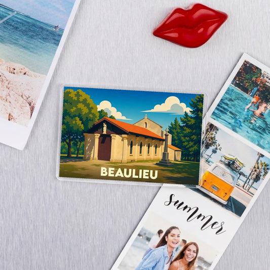 Magnet souvenir de la ville de Beaulieu illustrant son église dans un style graphique épuré.