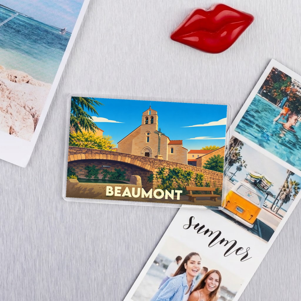 Magnet souvenir de la ville de Beaumont avec une illustration stylisée de son église et de son pont.