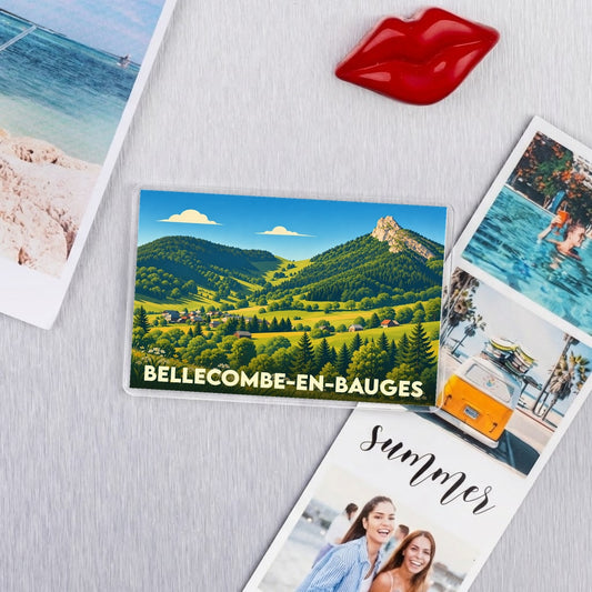 Magnet souvenir de la ville de Bellecombe-en-Bauges avec une illustration de paysage de montagne.