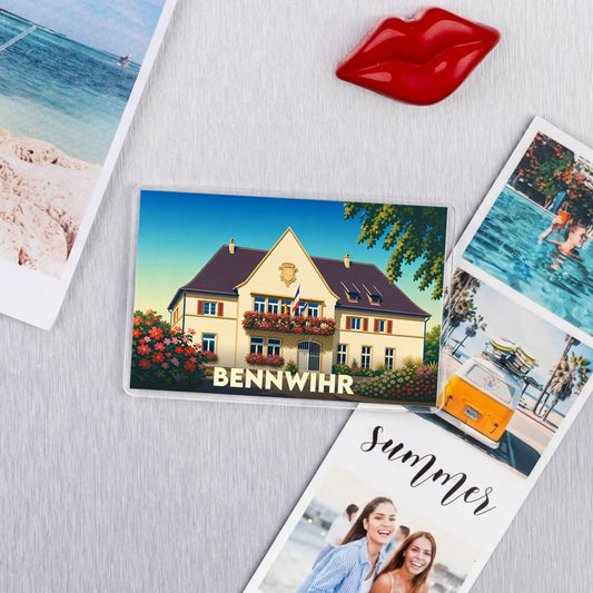 Magnet souvenir de la ville de Bennwihr avec une illustration stylisée de sa mairie fleurie.