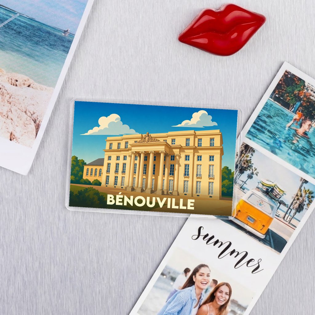 Magnet souvenir de la ville de Bénouville avec une illustration stylisée de son château.