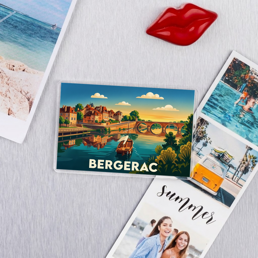 Magnet souvenir de la ville de Bergerac avec une illustration stylisée de ses quais et de son pont.