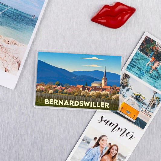 Magnet souvenir de la ville de Bernardswiller avec une illustration stylisée d'un paysage alsacien.