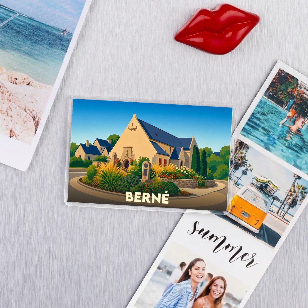 Magnet souvenir de la ville de Berné avec une illustration stylisée d'une église bretonne.