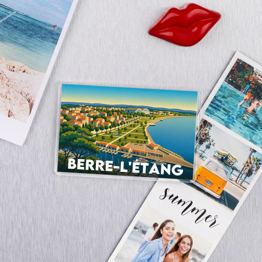 Magnet souvenir de la ville de Berre-l'Étang avec une illustration stylisée du bord de l'eau.