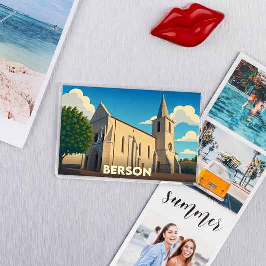Magnet souvenir de la ville de Berson avec une illustration stylisée de son église.