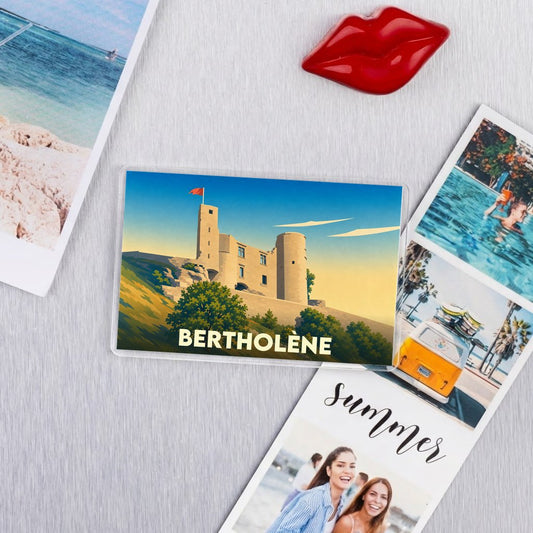 Magnet souvenir de la ville de Bertholène avec une illustration stylisée de son château.